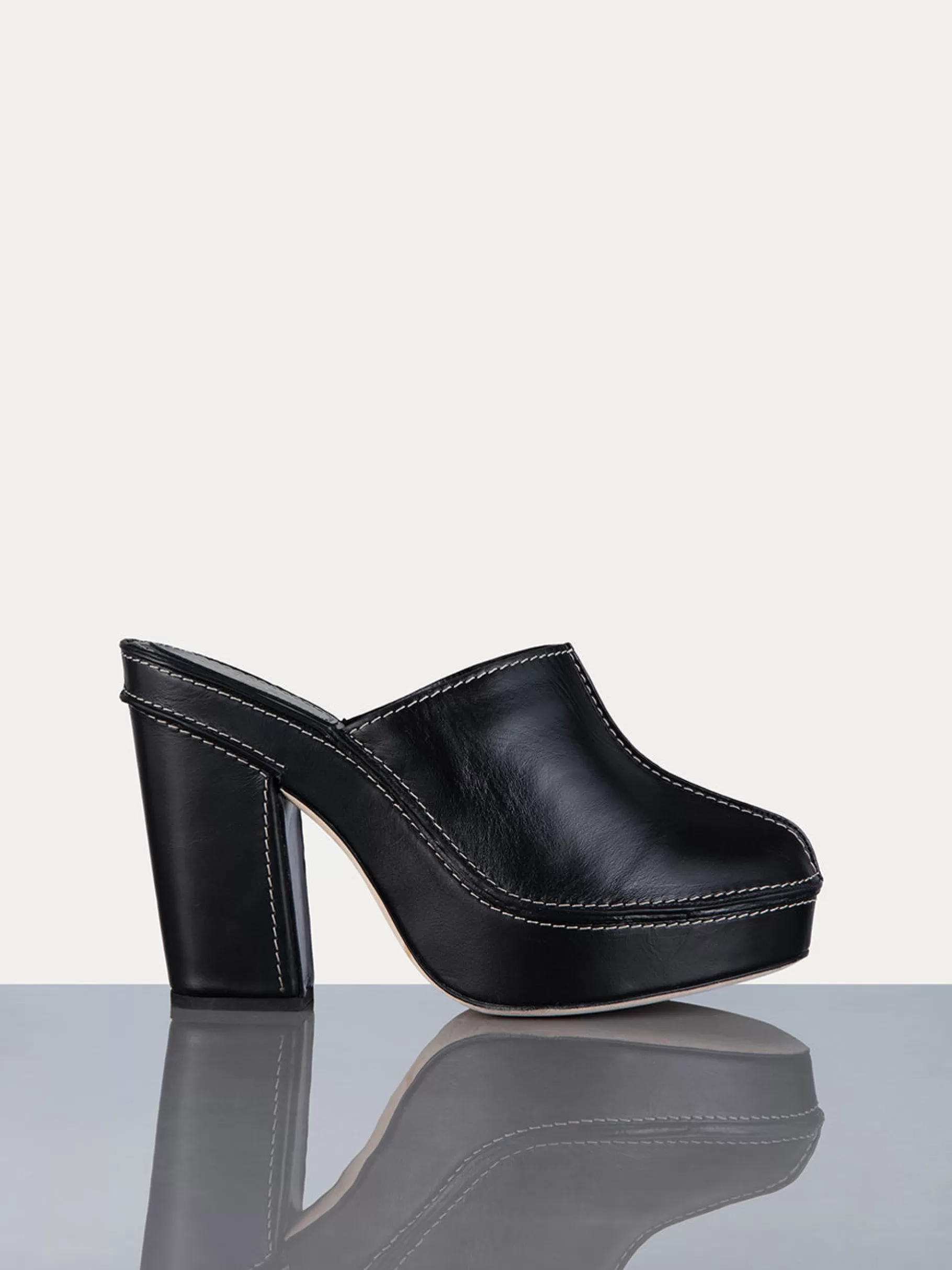 All Accessories & Shoes*FRAME Elio Clog in Noir