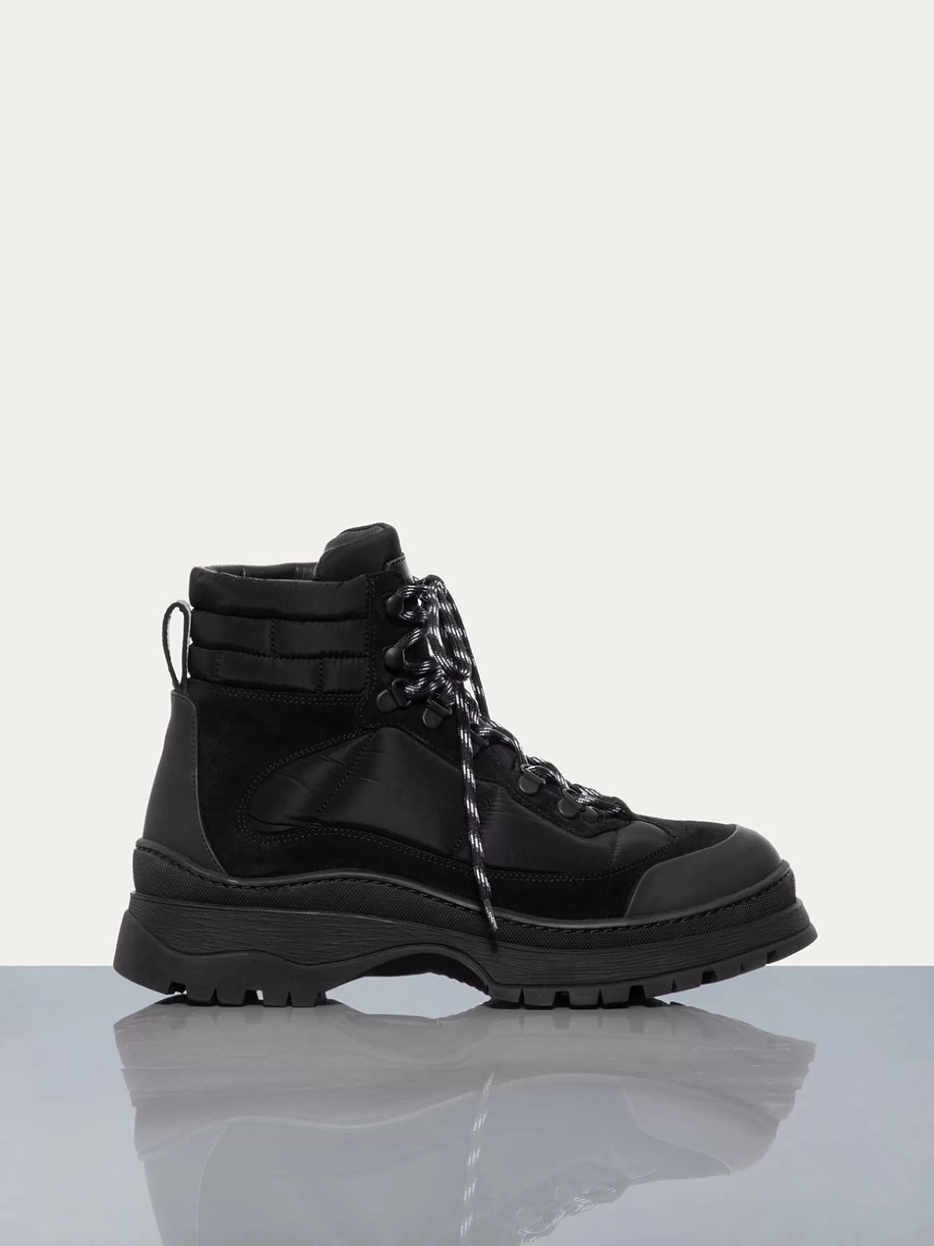 Accessories & Shoes*FRAME Hiking Lug Sole Boot in Noir