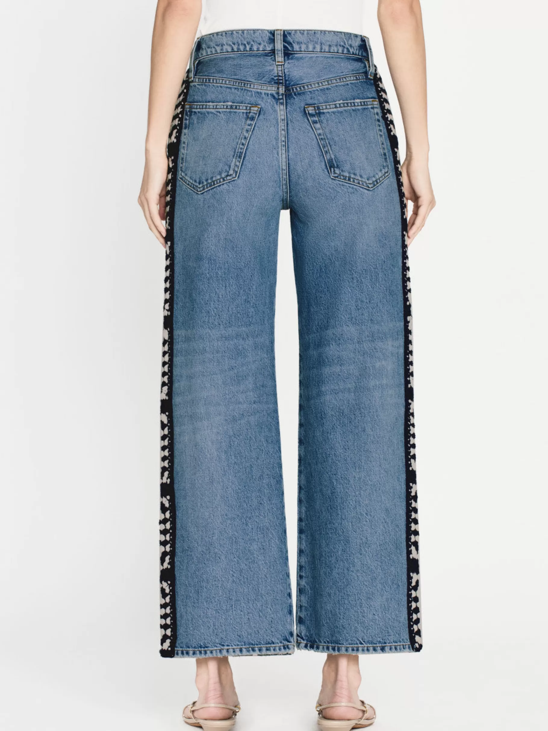 le_jane_crop_crochet__in__baines_clean_8.webp Straight*FRAME Le Jane Crop Crochet in Baines Clean Bainesclean