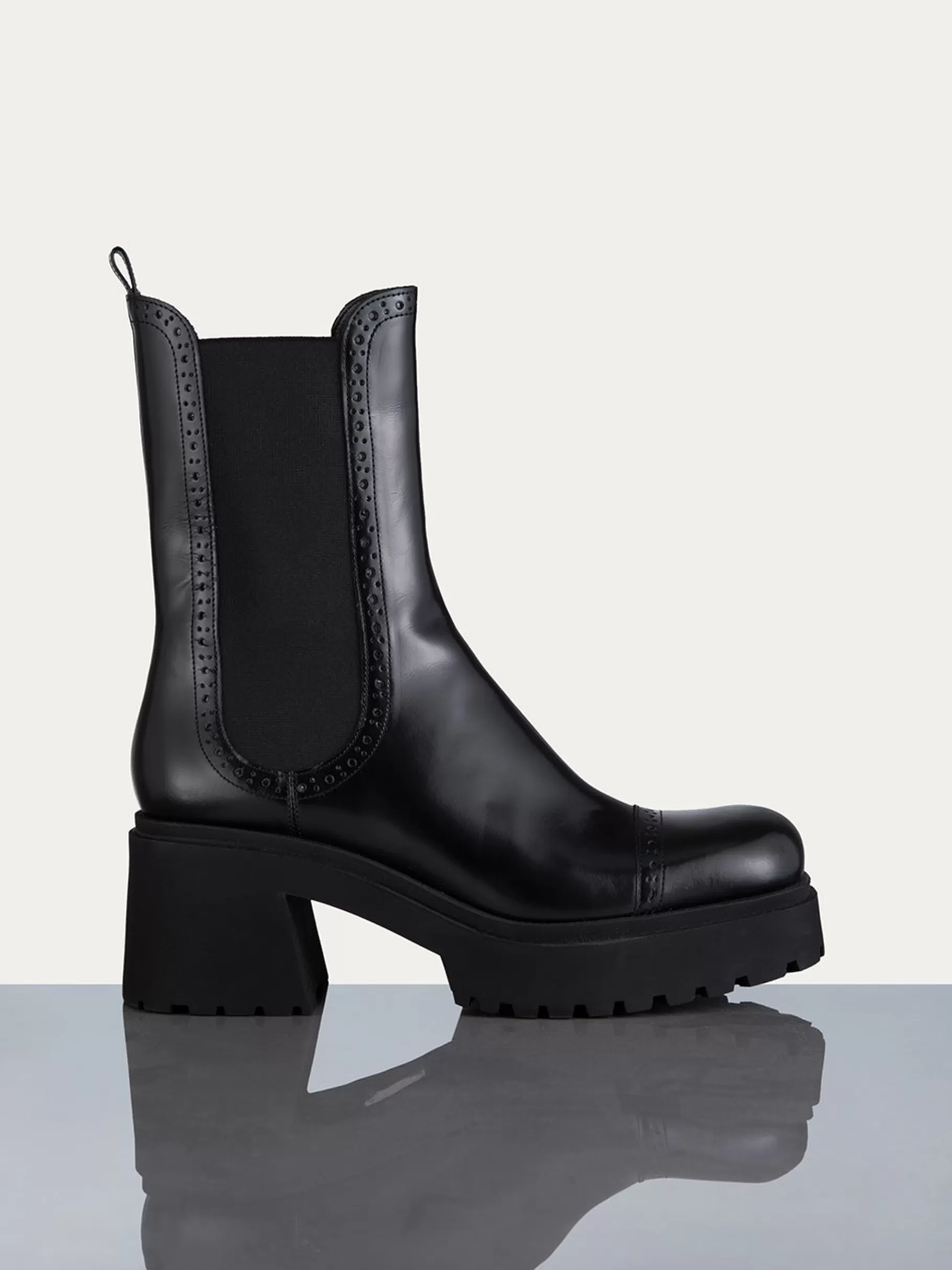 All Accessories & Shoes*FRAME Lumi Lug Boot in Noir