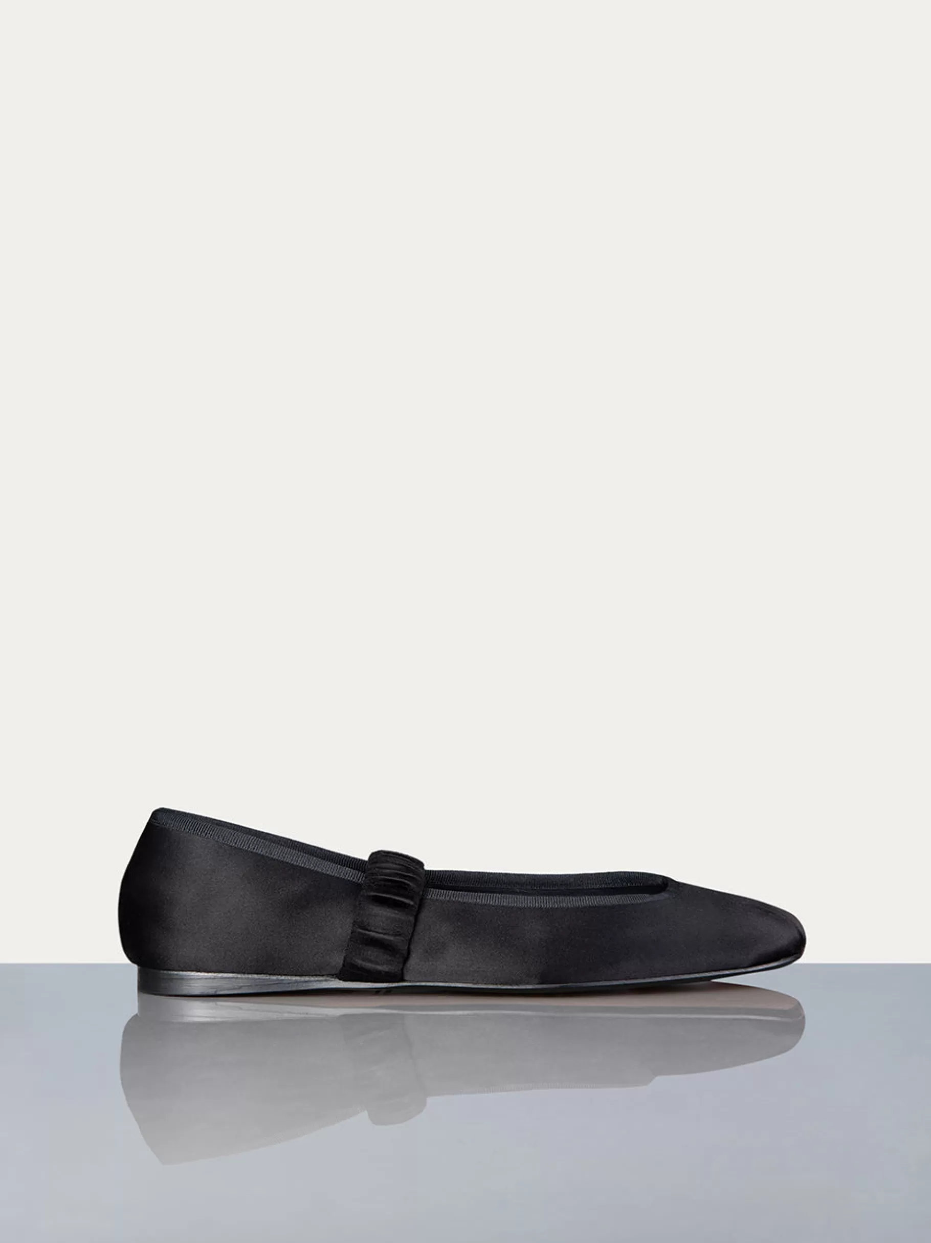 All Accessories & Shoes*FRAME Odin Ballet Flat in Noir