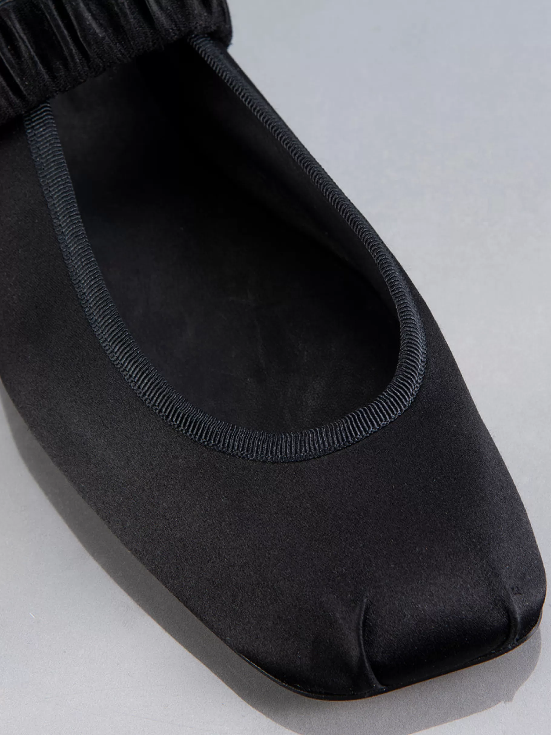 All Accessories & Shoes*FRAME Odin Ballet Flat in Noir
