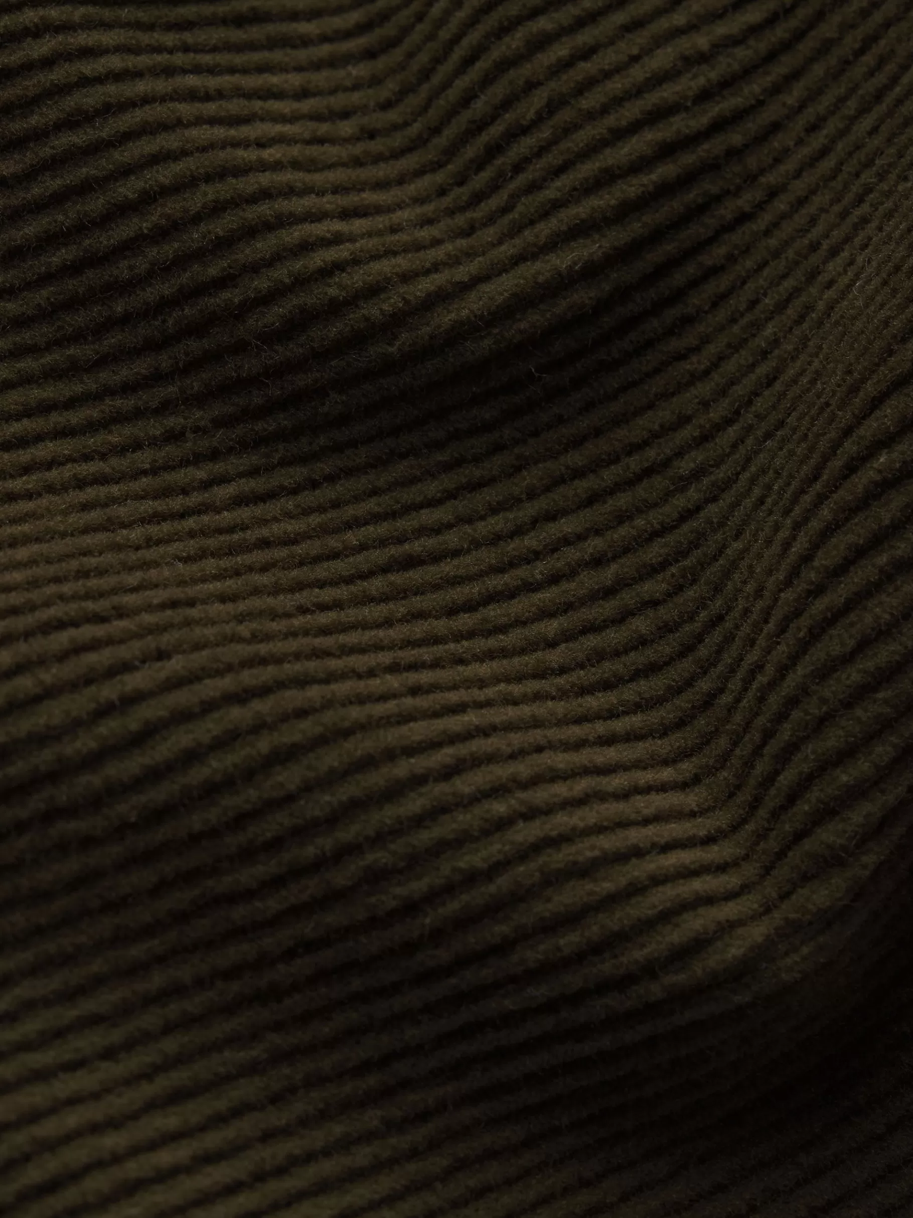 Wide Leg*FRAME 70's Cropped Wide Leg Corduroy in Rich Military Richmilitary