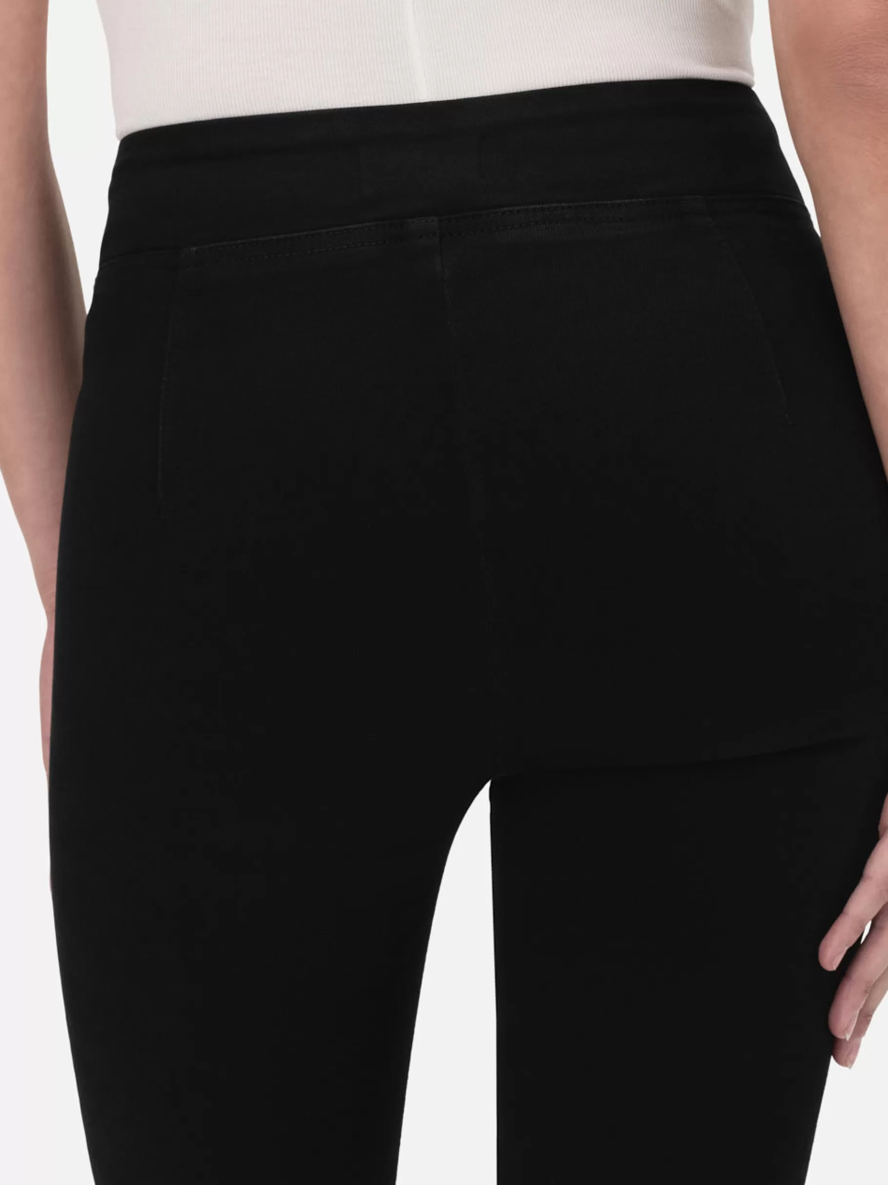 the_jetset_skinny_crop__in__sheen_noir_3.webp Skinny*FRAME The Jetset Skinny Crop in Sheen Noir Sheennoir