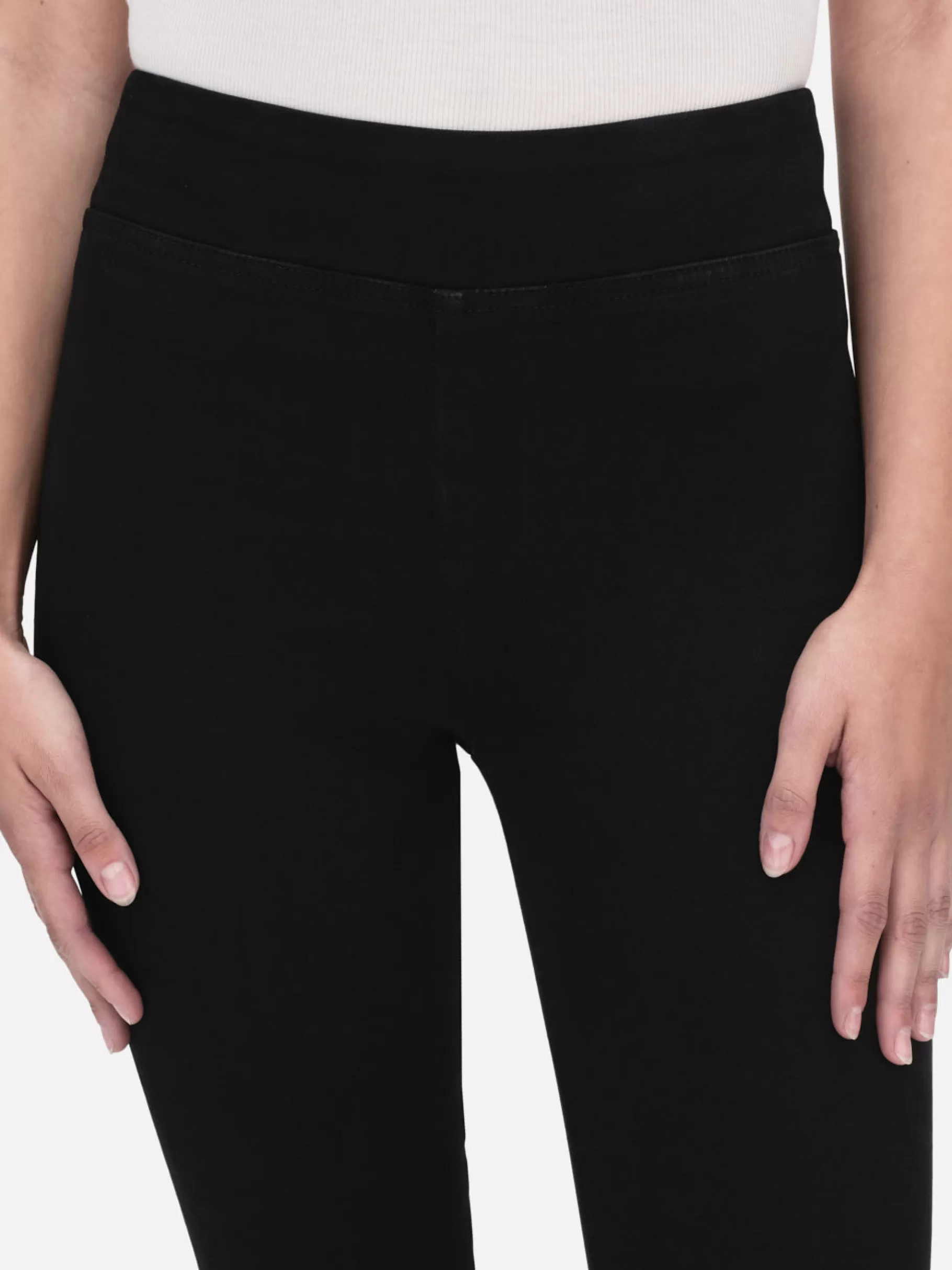 the_jetset_skinny_crop__in__sheen_noir_4.webp Skinny*FRAME The Jetset Skinny Crop in Sheen Noir Sheennoir